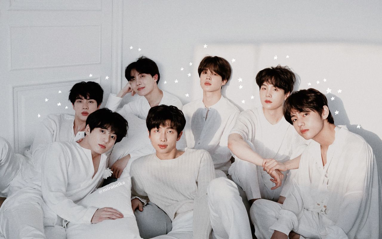 Featured image of post Aesthetic Bts Group Photo Desktop Wallpaper