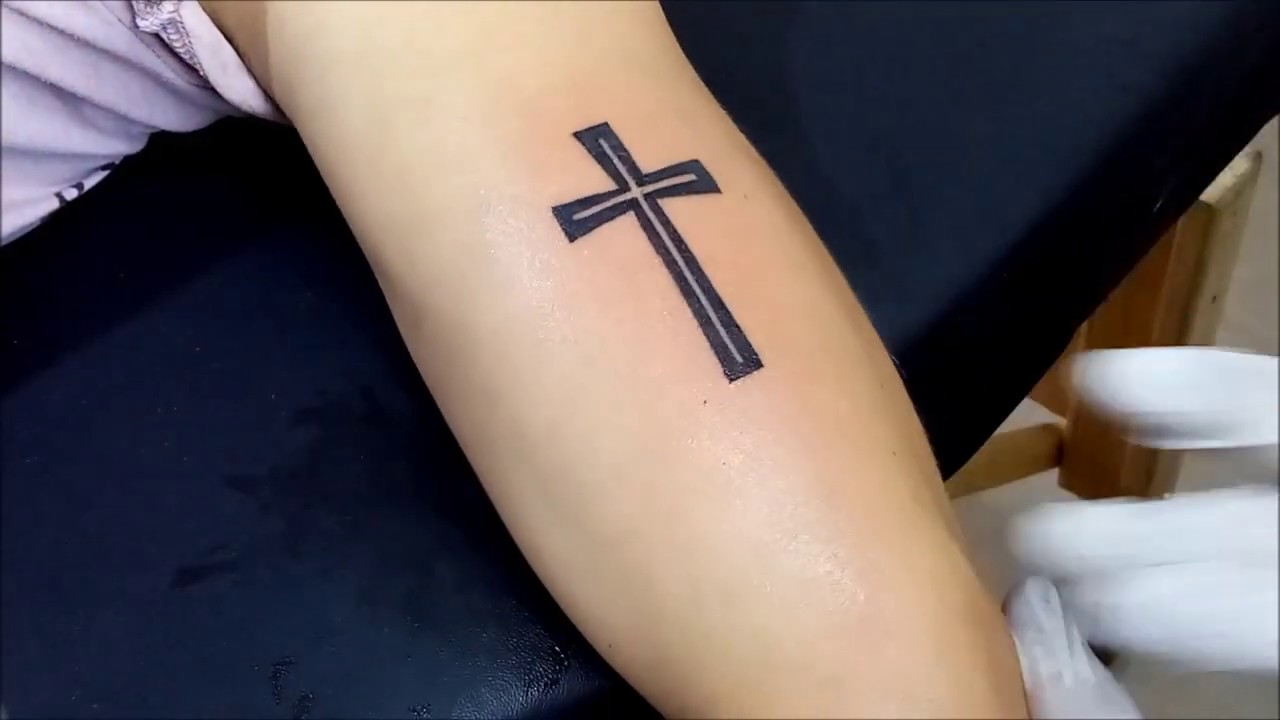 Featured image of post Tatuaje De Cruz En El Brazo Hombre