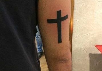 Featured image of post Tatuaje De Cruz En El Brazo