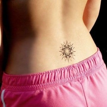 Featured image of post Tatuajes En La Espalda Baja Para Mujer Chiquitos